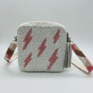 MOYNA BEAUTIFUL WHITE AND PINK BEADED CROSSBODY BAG LIGHTNING BOLT PATTERN